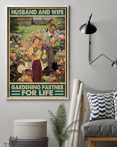 Garden Husband And Wife Vertical Canvas And Poster | Wall Decor Visual Art