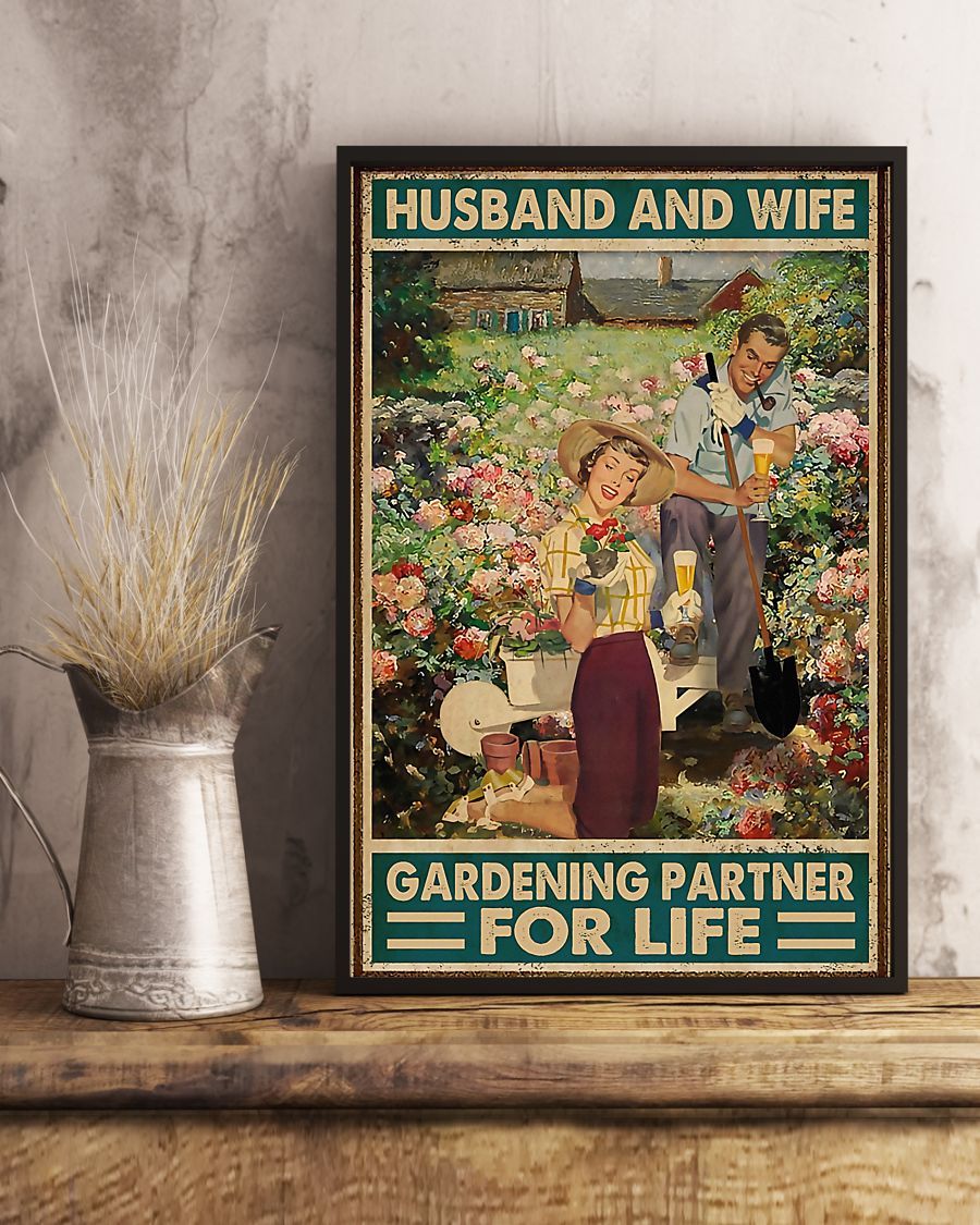 Garden Husband And Wife Vertical Canvas And Poster | Wall Decor