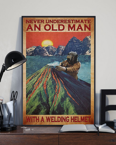 Welder Never Underestimate An Old Man Canvas Prints Vintage Wall Art Gifts Vintage Home Wall Decor Canvas - Mostsuit